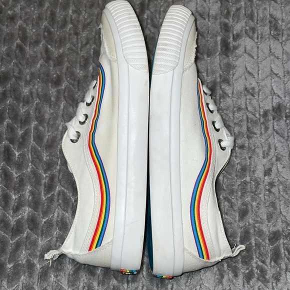 Blowfish sz 8 white w/rainbow - Picture 2 of 8